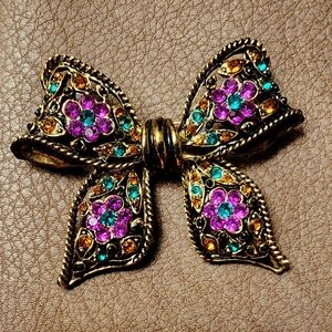 Elegant Gold Bow Brooch with Multicolor glass
